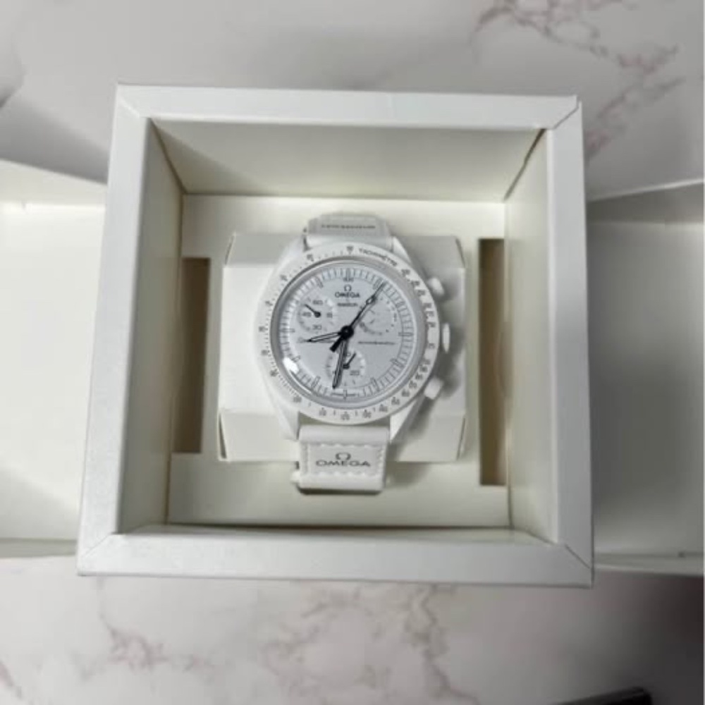 OMEGA x Swatch Mission to the Moonphase – Snoopy Edition (Full Set) - Picture 2 of 6